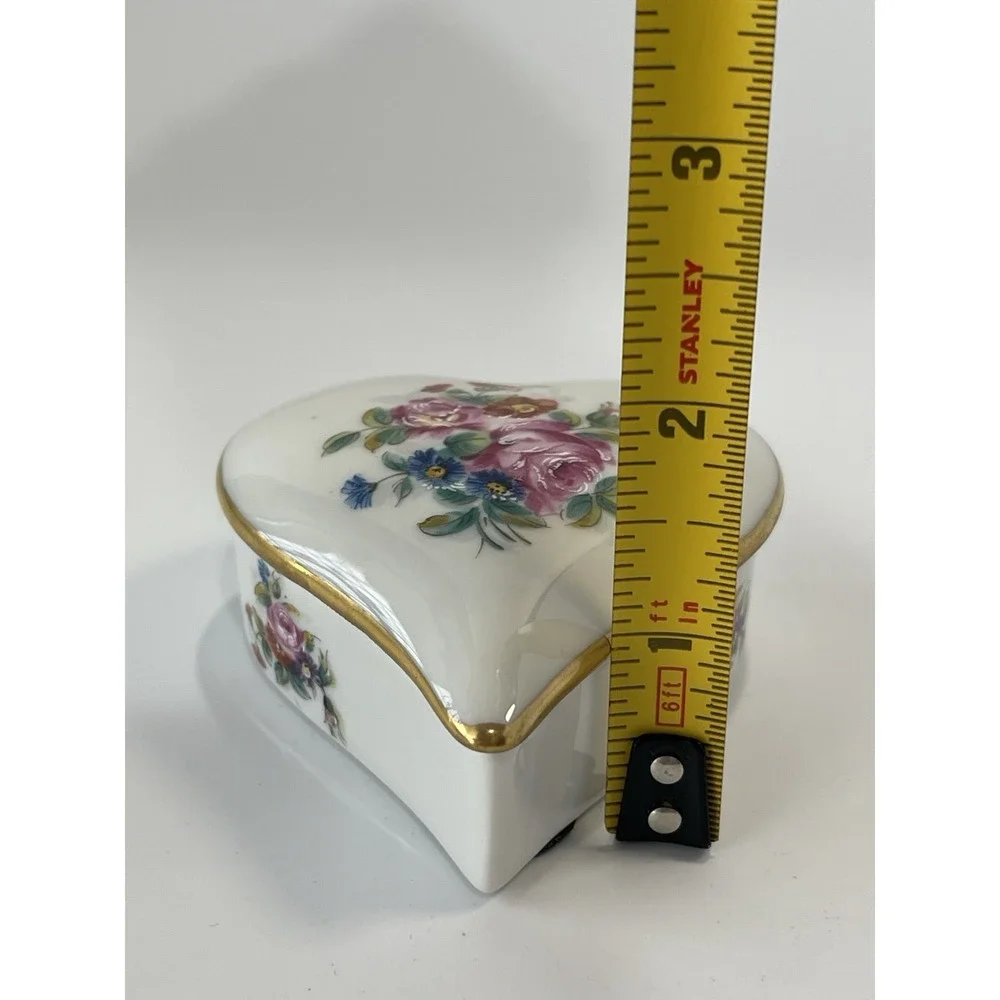 Limoges Castel France White Porcelain Floral Trinket Box Gold Trim‎ ~ Vintage~